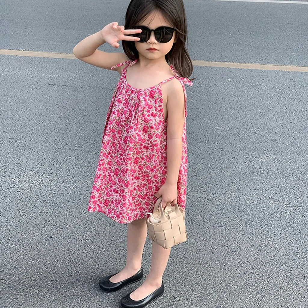 Vestido floral de niña sin mangas