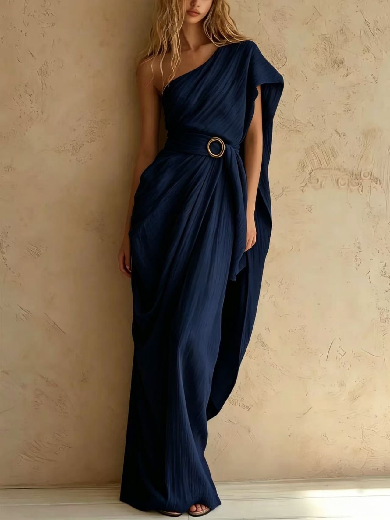 Vestido de lino con un hombro descubierto