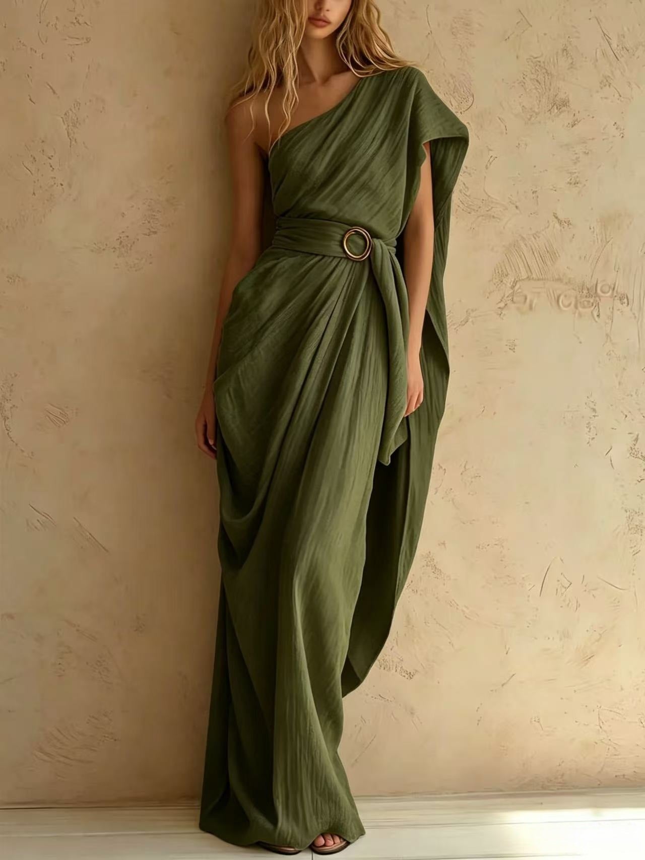Vestido de lino con un hombro descubierto