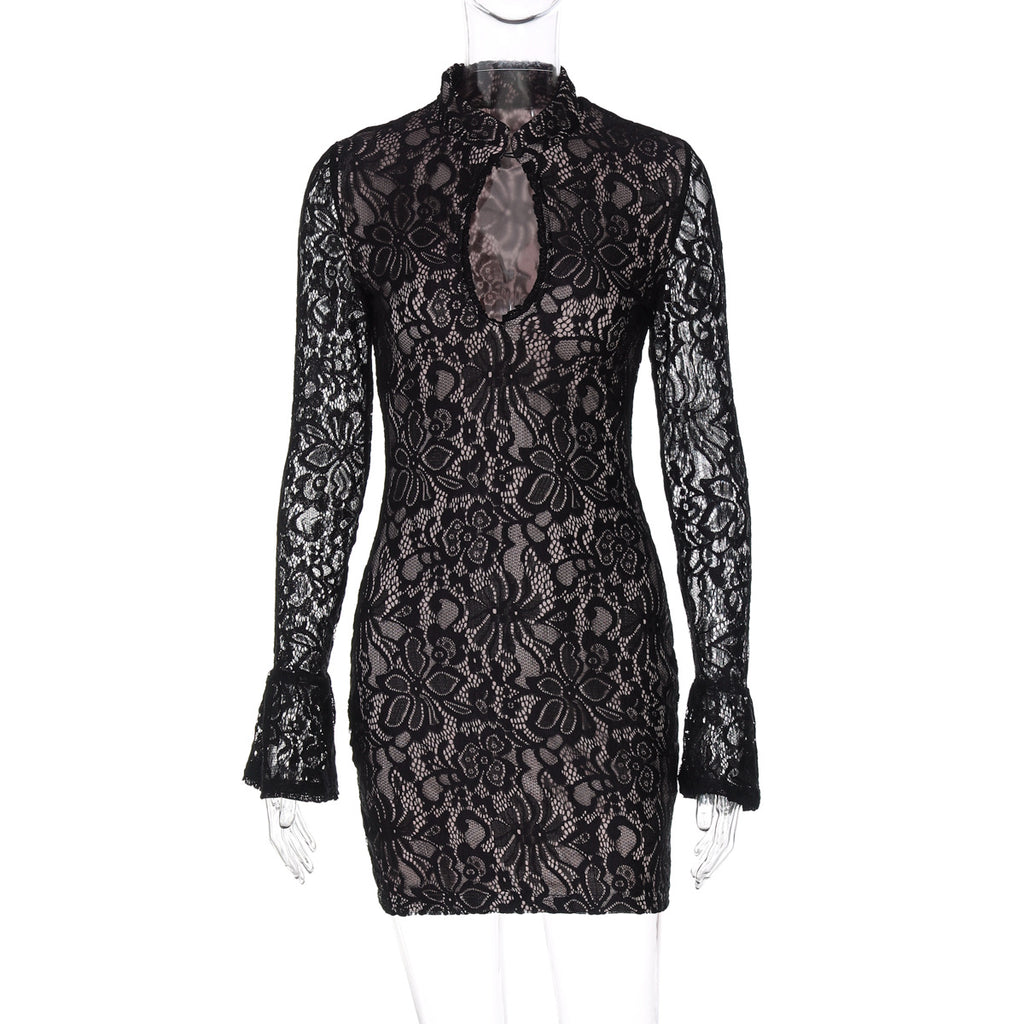 Vestido Mini de Encaje — Manga Larga Acampanada y Escote de Llave