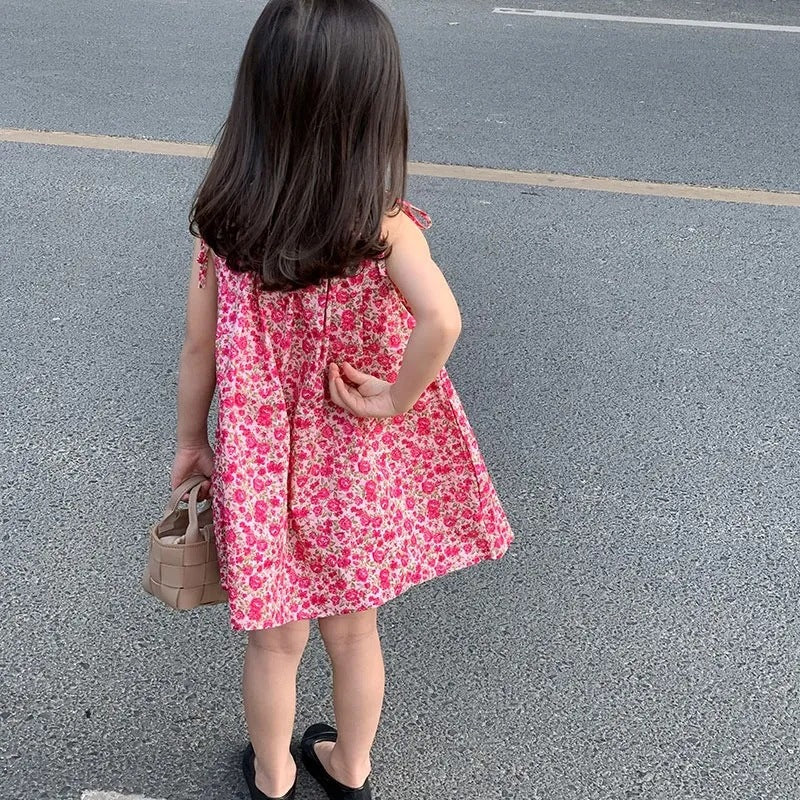 Vestido floral de niña sin mangas
