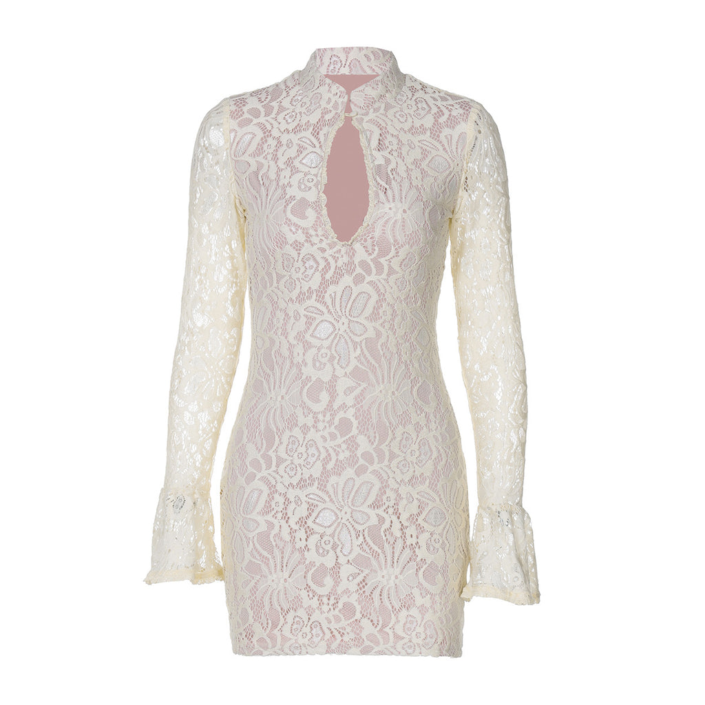 Vestido Mini de Encaje — Manga Larga Acampanada y Escote de Llave